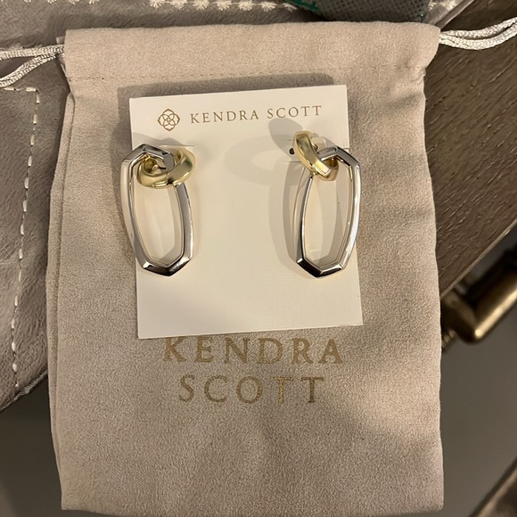 Kendra Scott NWT Two Tone Earrings - Picture 2 of 2